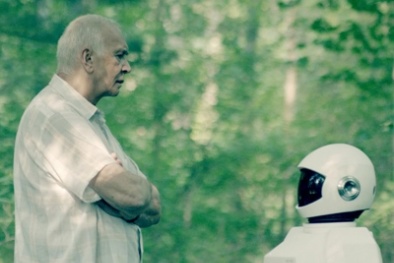 Robot chăm sóc người cao tuổi